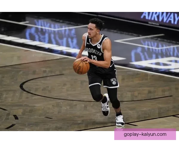 劳尔关键进球助球队在赛事中表现稳健，状态回暖引人关注